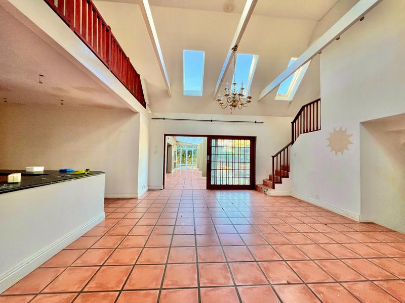 8 Bedroom Property for Sale in Hout Bay Western Cape